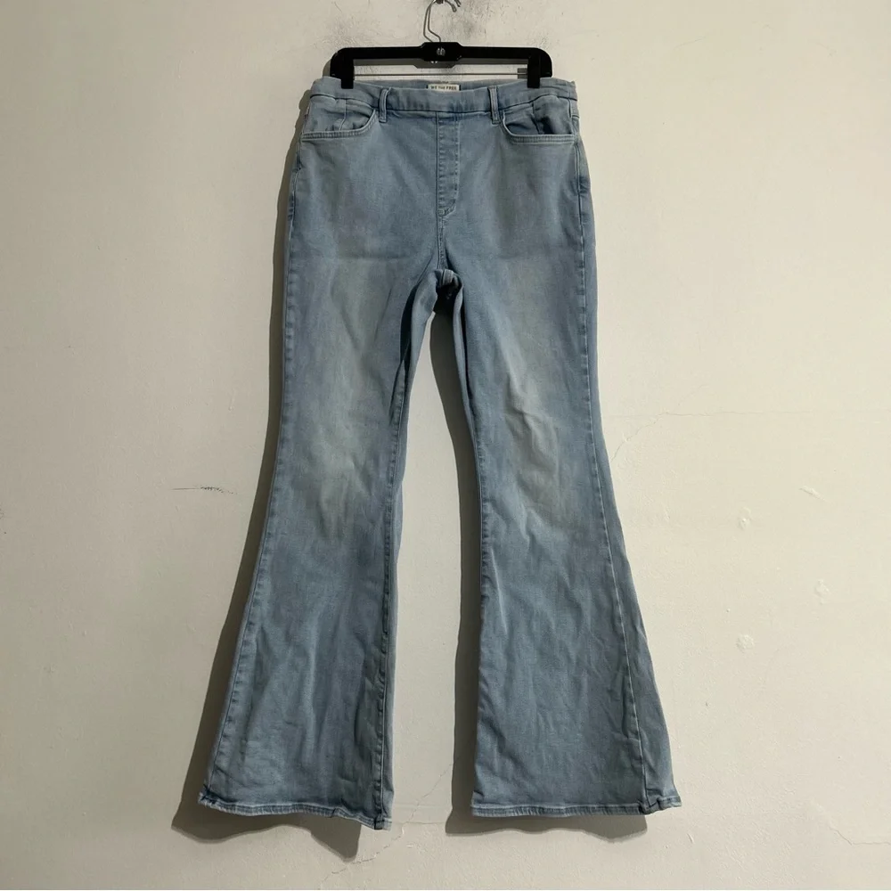 Free People CRVY Infinite Stretch Pull On Flare Jeans Light Wash Size XL
